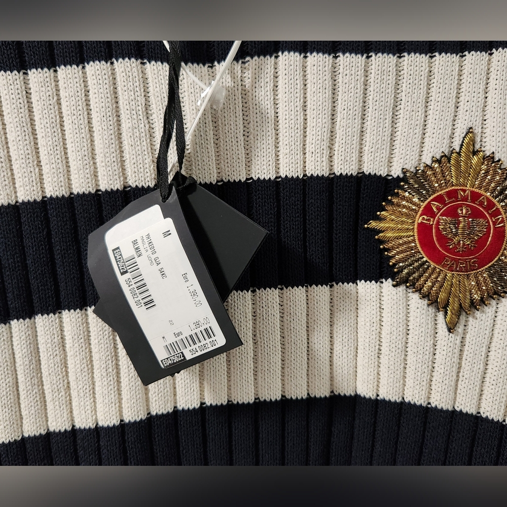 Luxury brand Balmain men's sweater with medallion crest. Brand new with tags - Picture 3 of 5